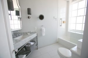 Culver_bathroom_-_MiBelle